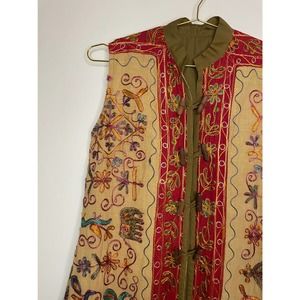 Embroidered Sleeveless Open Tunic with Wooden Buttons